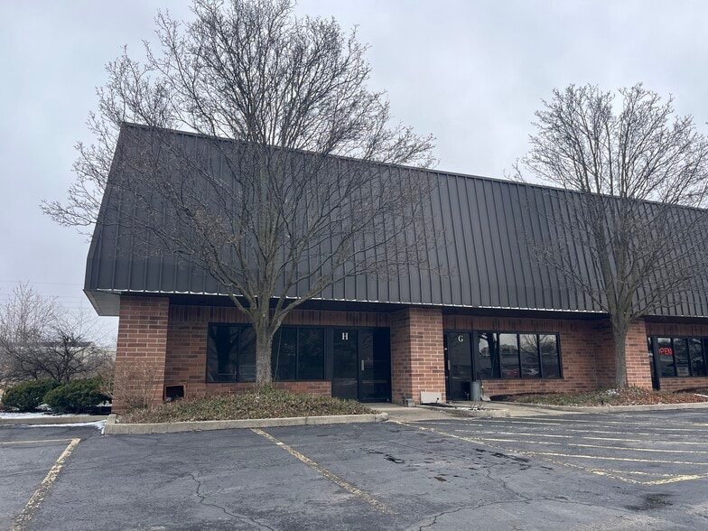 Primary Photo Of 100 Pelret Industrial Pky, Berea Showroom For Lease