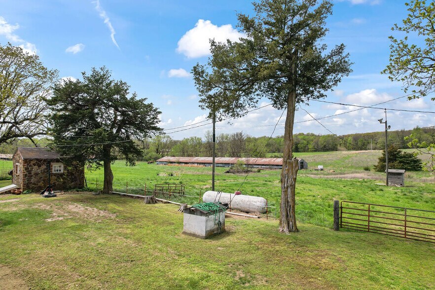 More Photos Of 10535 N Highway 59, Summers Land For Sale