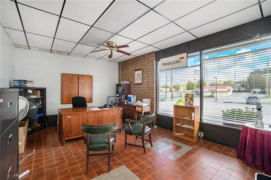 More Photos Of 903 NW Woods Chapel Rd, Blue Springs General Retail For Sale
