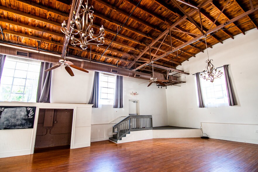 More Photos Of 118 W Vine St, Murfreesboro Freestanding For Sale