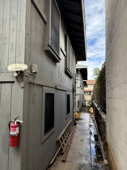 More Photos Of 946 Winant St, Honolulu Apartments For Sale