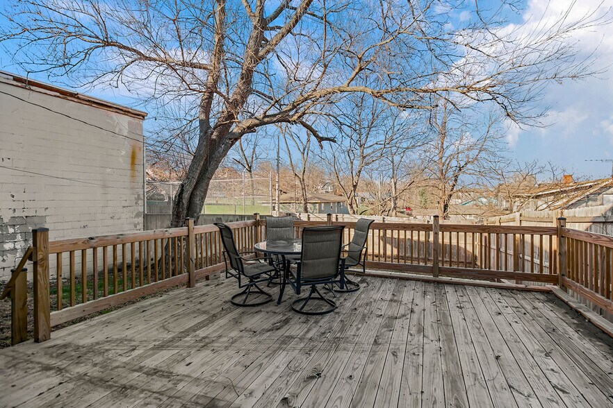 More Photos Of 6632 E Truman Rd, Kansas City General Retail For Sale