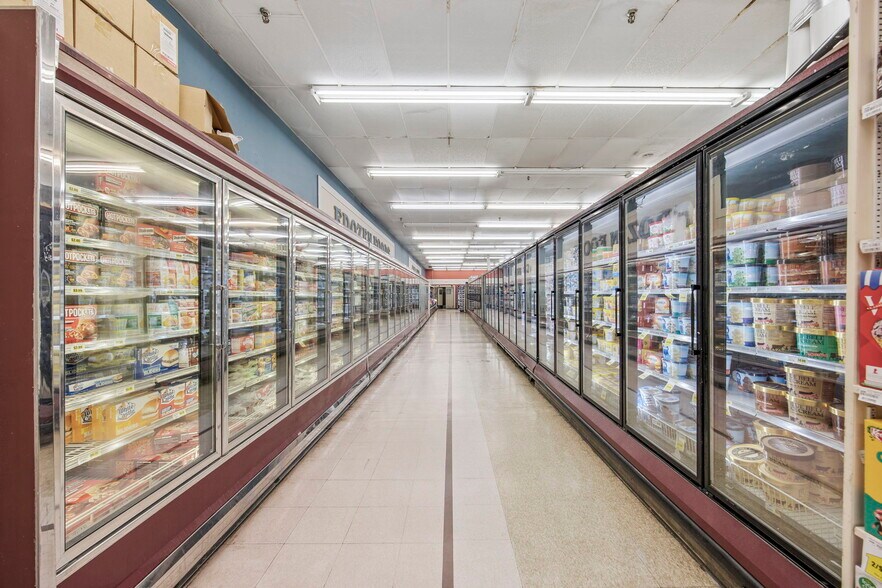 More Photos Of 15 W Ashland St, Andrews Supermarket For Sale