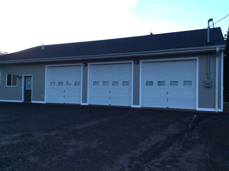 More Photos Of 1019 Middle Stella Ireland Rd, Binghamton Flex For Lease