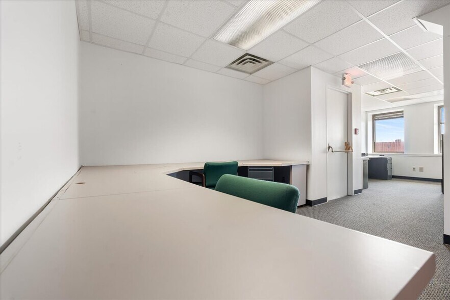 More Photos Of 601 Avery St, Parkersburg Office For Sale