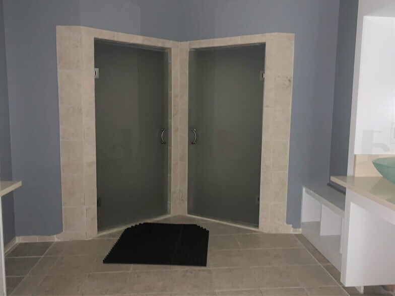 More Photos Of 12926 Highway 92, Woodstock Storefront For Lease