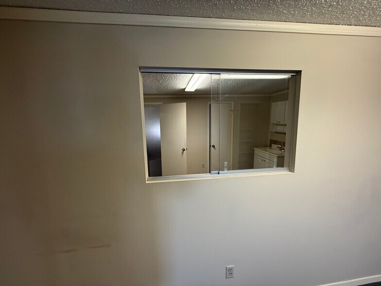 More Photos Of 6910 Bellaire Blvd, Houston Office Residential For Lease