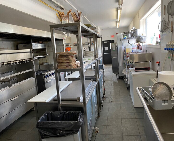 More Photos Of 45 King St, London General Retail For Lease