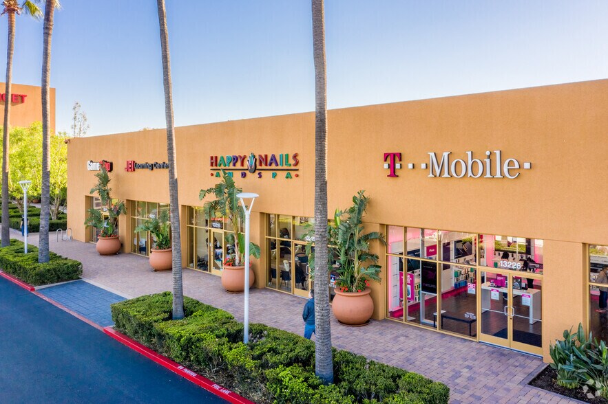 More Photos Of 2915-3011 El Camino Real, Tustin Unknown For Lease