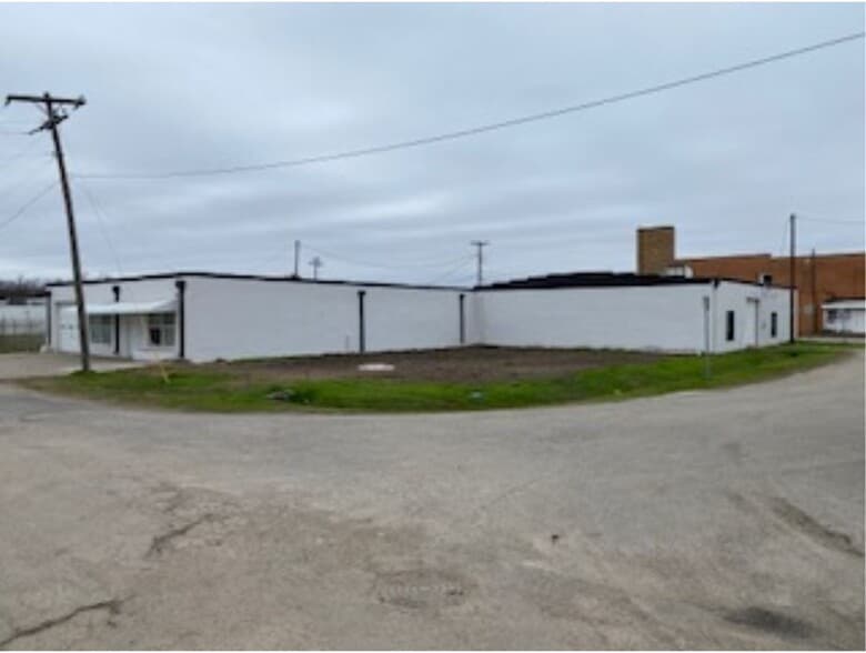 More Photos Of 115 Strickland Plz, Irving General Retail For Sale