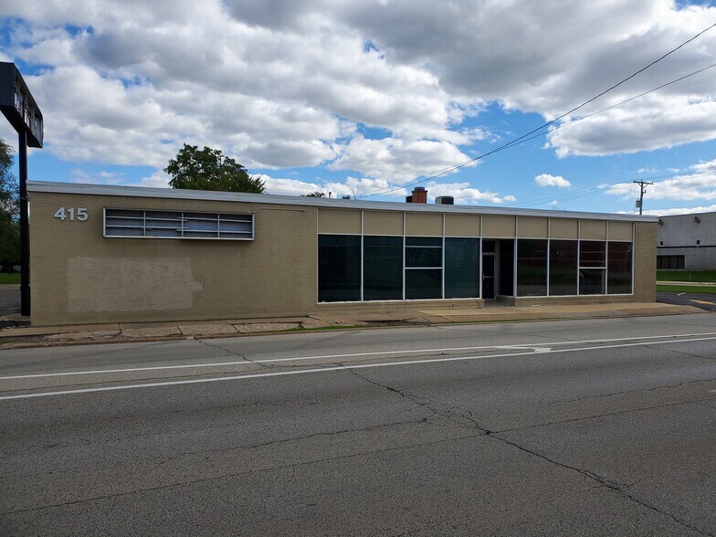 More Photos Of 415 N 3rd St, Rockford Light Distribution For Lease