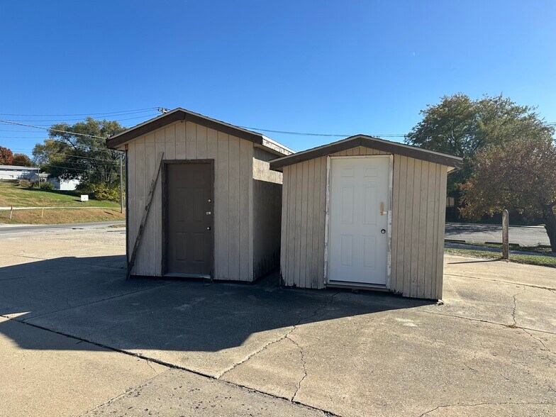 More Photos Of 1105 State St, Mound City Office For Sale