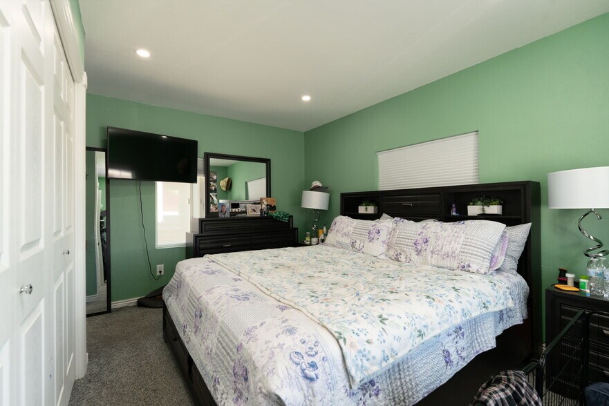 More Photos Of 1624 E Main St, Montrose Hotel For Sale