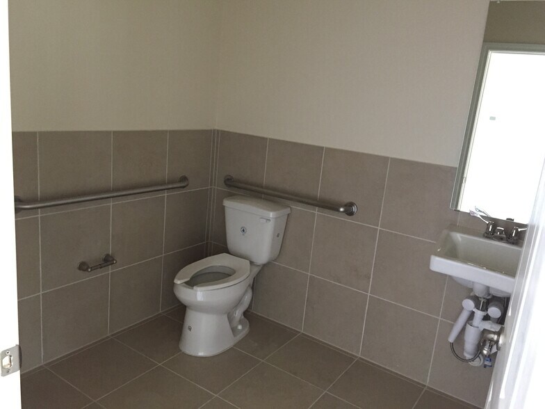 More Photos Of 209 S 12th St, Pflugerville Medical For Sale