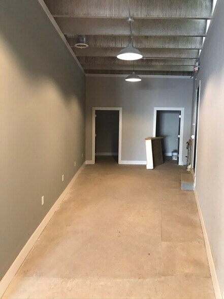 More Photos Of 1155 Franklin St, Clarksville Warehouse For Lease