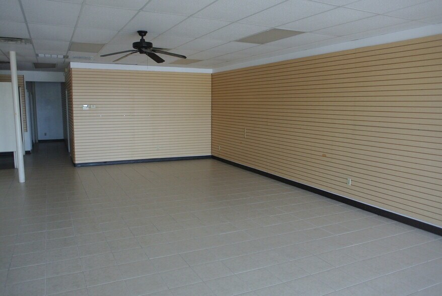 More Photos Of 2301 E Central Texas Expressway, Killeen Storefront For Lease