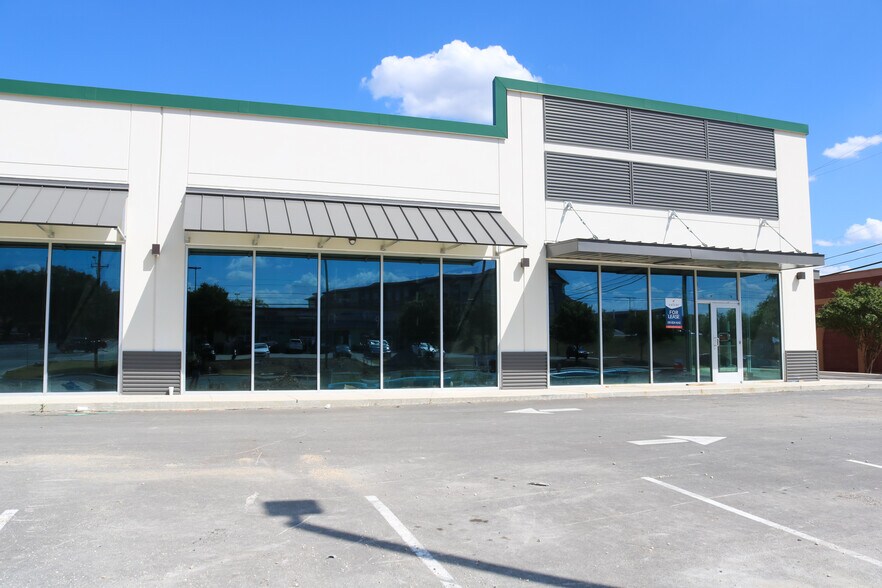 More Photos Of 8622 Huebner Rd, San Antonio Storefront For Lease