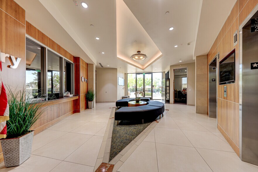 More Photos Of 11117 River Run Blvd, Bakersfield Office For Lease