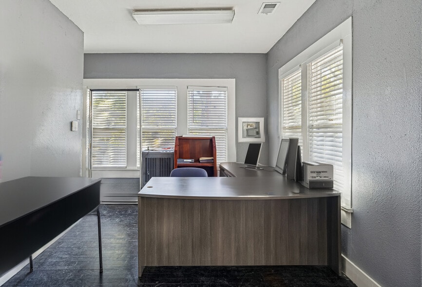 More Photos Of 2135 Bandera Rd, San Antonio Office Residential For Sale