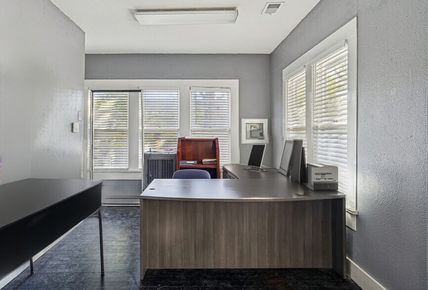 More Photos Of 2135 Bandera, San Antonio Medical For Sale