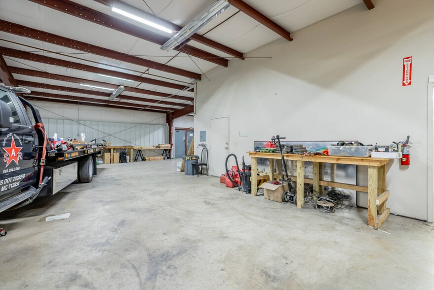 More Photos Of 218 Industrial Park Dr, Soddy Daisy Light Distribution For Sale