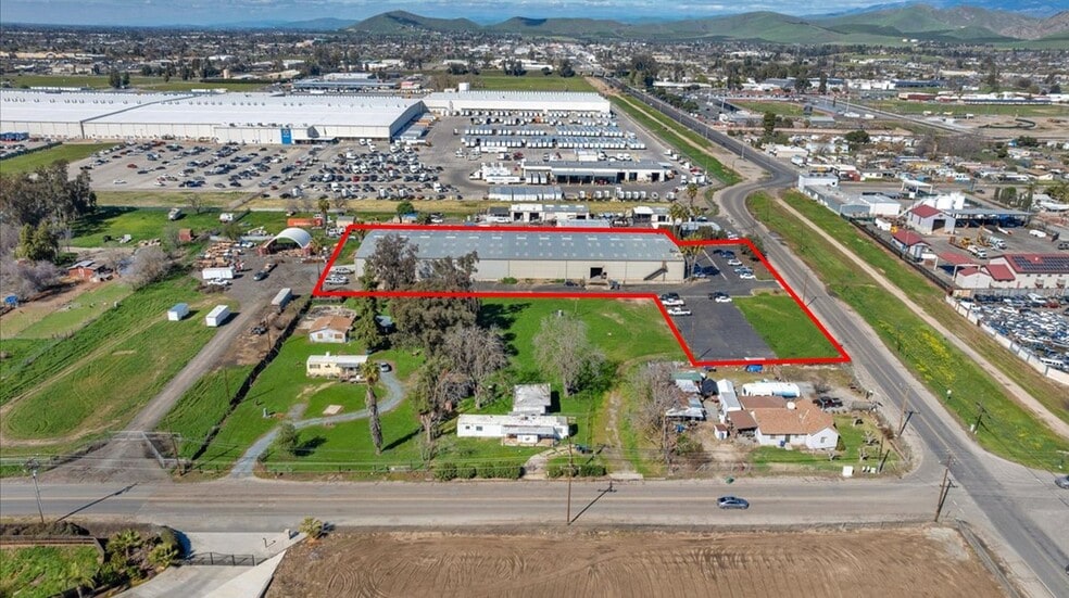 More Photos Of 1343 S Main St, Porterville Warehouse For Sale