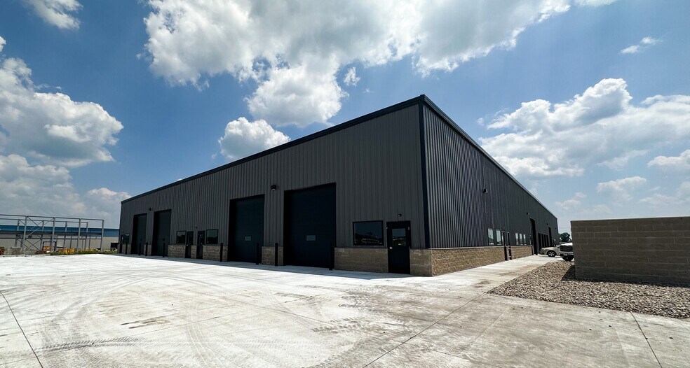 More Photos Of 2251 Shiloh Rose Pky SW, Bondurant Unknown For Lease