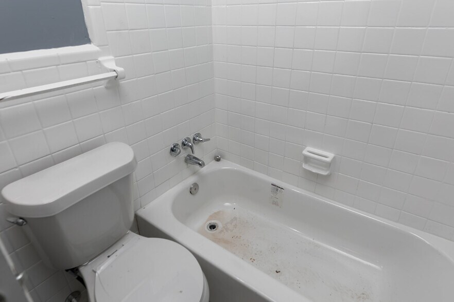 More Photos Of 3081 St. Charles Dr, Memphis Apartments For Sale