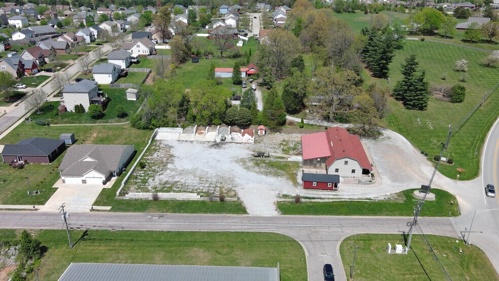 More Photos Of 641 Highland Ave, Vine Grove Freestanding For Sale