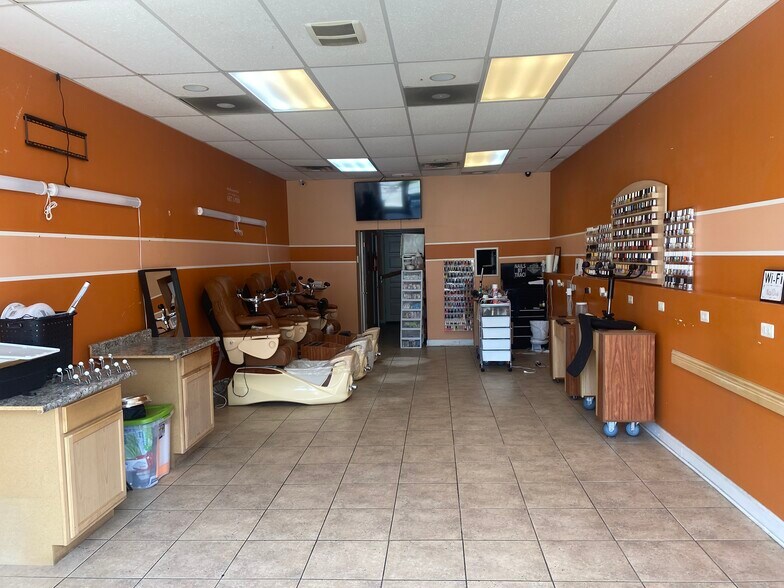 More Photos Of 300 Madison St, Oak Park Apartments For Lease