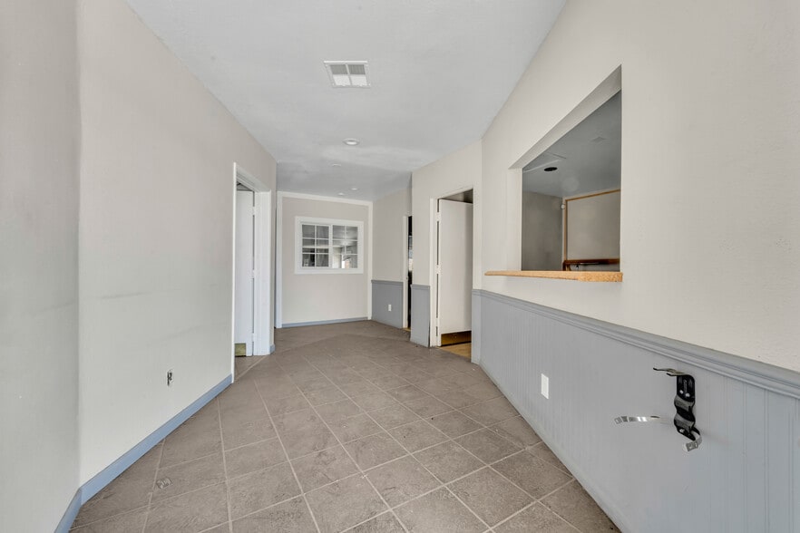 More Photos Of 40420 10th St W, Palmdale Freestanding For Sale