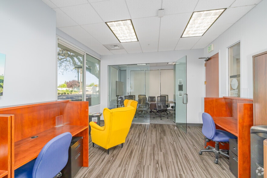 More Photos Of 1100 Main St, Woodland Medical For Lease