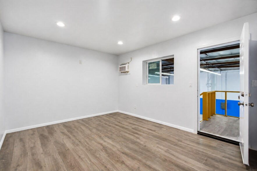 More Photos Of 7900-7990 San Fernando Rd, Sun Valley Warehouse For Lease