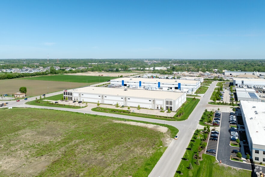 More Photos Of 2340 Kenyon Rd, Bartlett Manufacturing For Lease