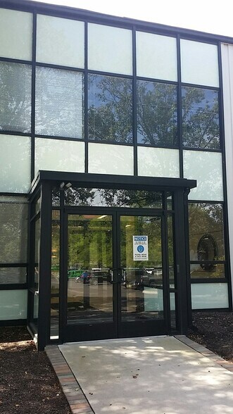 More Photos Of 13 Roszel Rd, Princeton Office For Lease