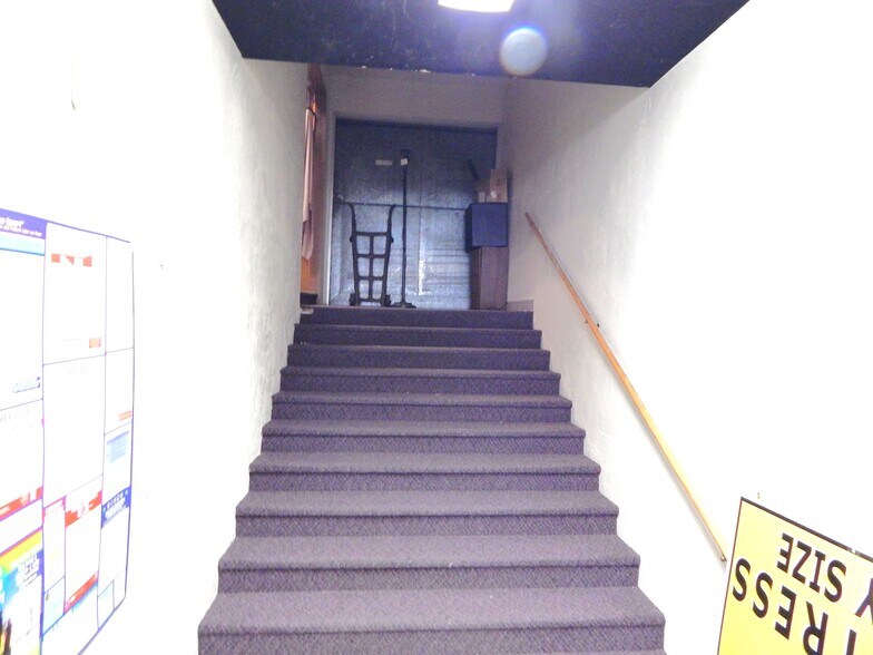 More Photos Of 635 SE Stephens St, Roseburg Freestanding For Lease