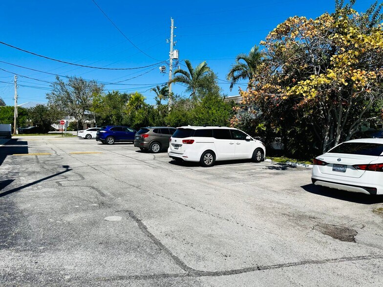 More Photos Of 1100 Colonnades Dr, Fort Pierce Storefront For Lease