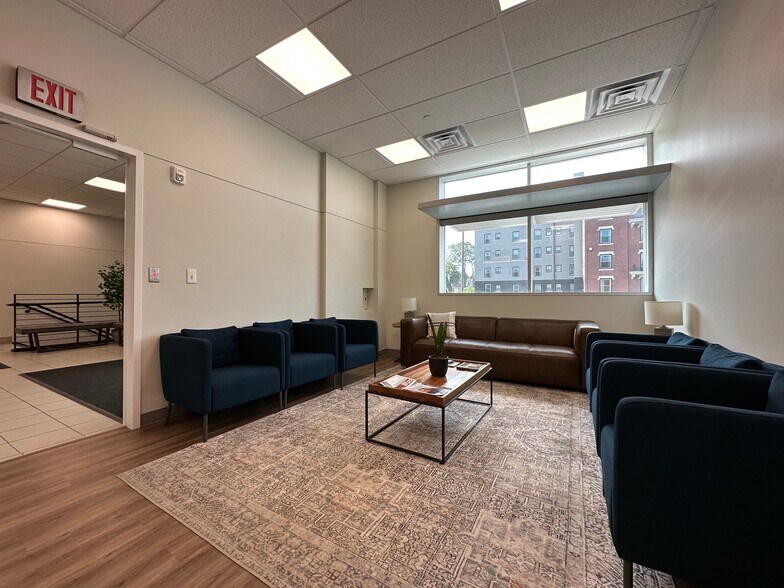 More Photos Of 1-3 E Armour Blvd, Kansas City Office For Lease