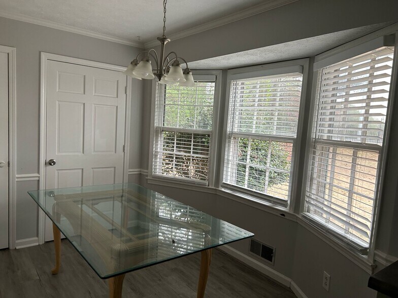 More Photos Of 4455 State Bridge Way, Alpharetta Office Residential For Lease