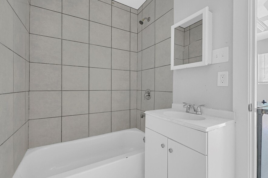 More Photos Of 3714 Dabney St, Houston Apartments For Sale