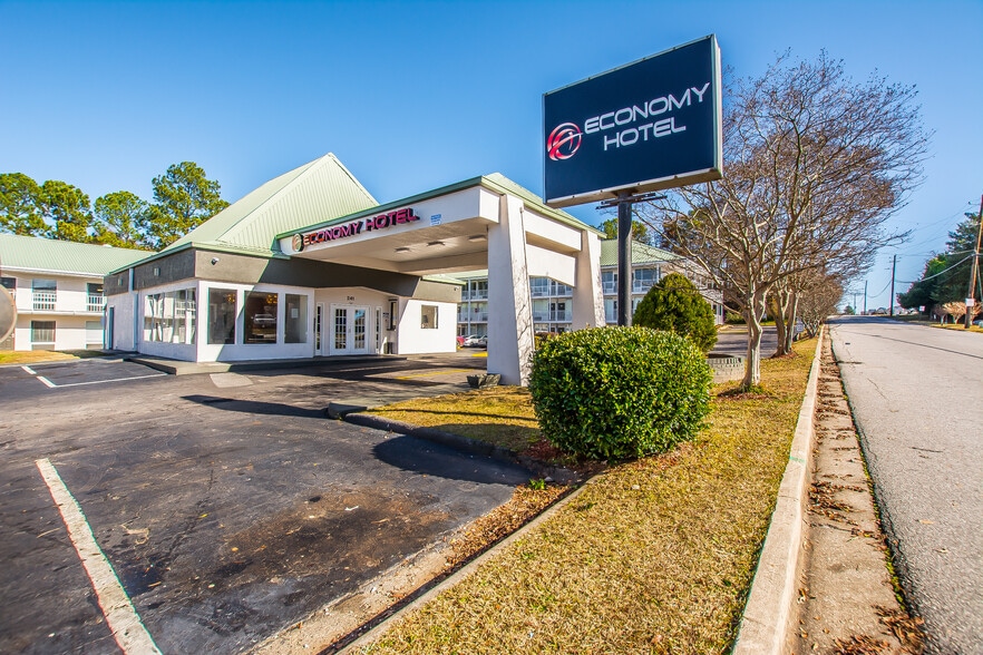 Primary Photo Of 241 Falcon Dr, Forest Park Hotel For Sale