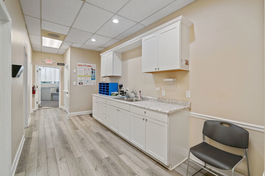 More Photos Of 237 Upper Riverdale Rd, Riverdale Medical For Sale