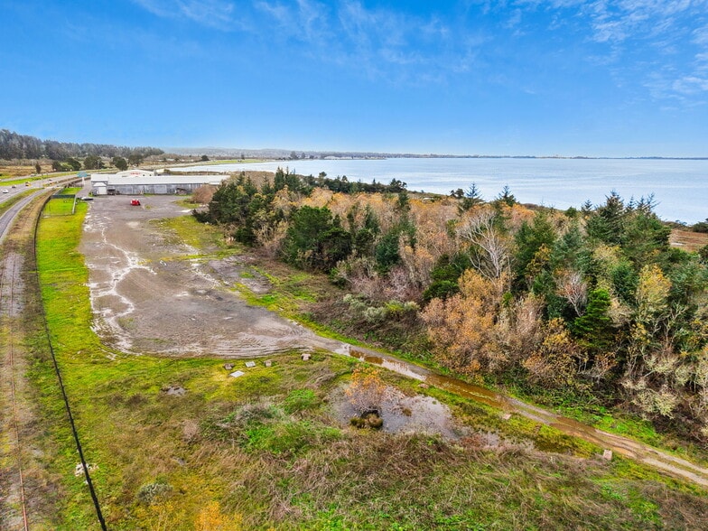 More Photos Of 4051-4061 N Highway 101, Eureka Warehouse For Sale
