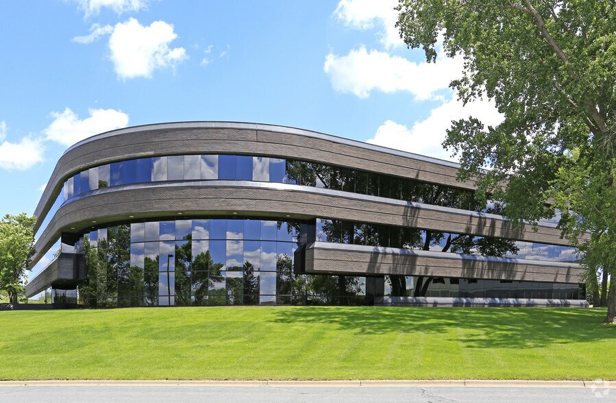 More Photos Of 1295 Northland Dr, Mendota Heights Medical For Lease