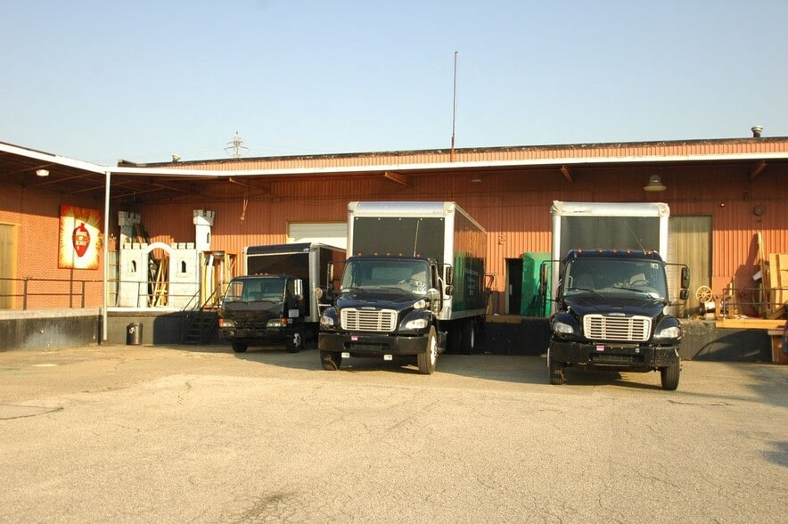 More Photos Of 2012 Northwestern Pky, Louisville Warehouse For Sale