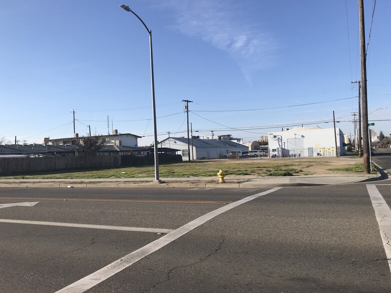 More Photos Of 320-324 N D St, Madera Land For Sale
