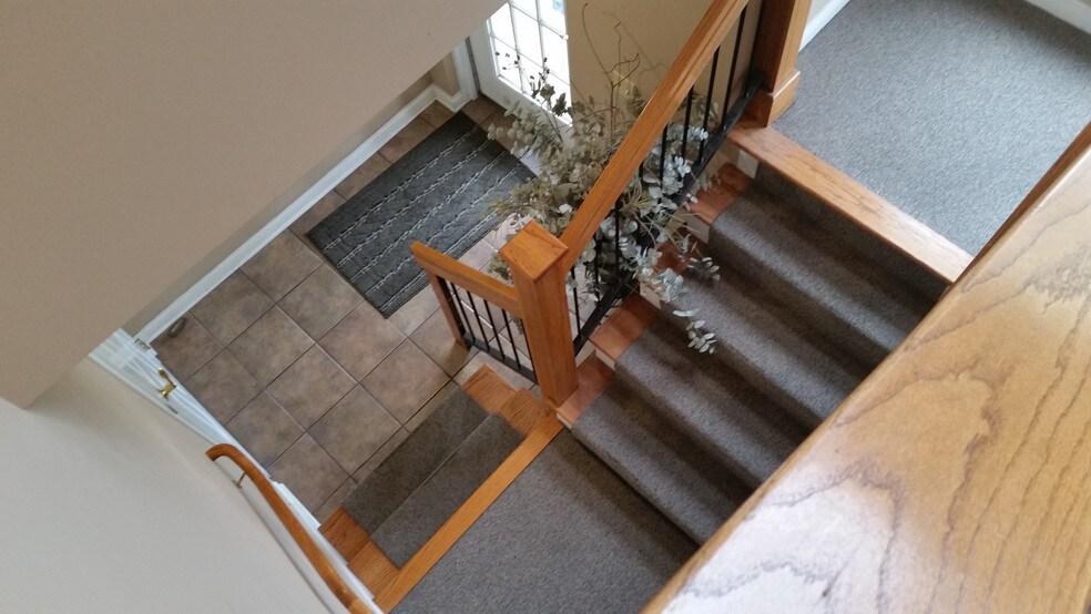 More Photos Of 601 N Shore Dr, Jeffersonville Medical For Sale