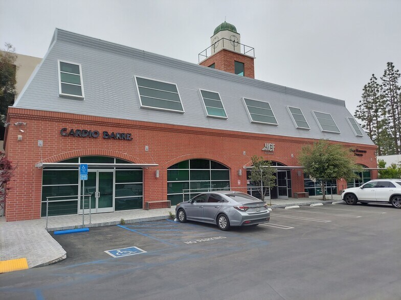 More Photos Of 21747 Erwin St, Woodland Hills Office For Sale