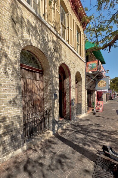 More Photos Of 410 E 6th St, Austin Storefront Retail Residential For Lease