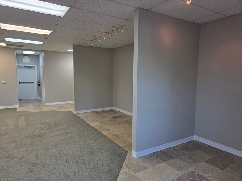 More Photos Of 161 Prosperity Dr, Winchester Showroom For Lease